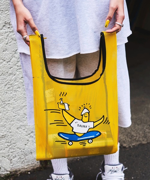 ADPOSION（アドポーション）の「（What it isNt）ART BY MARKGONZALES / SAUVENIR コラボ メッシュトートバッグ（トートバッグ・レディース・イエロー・FREE）」の3枚目の写真