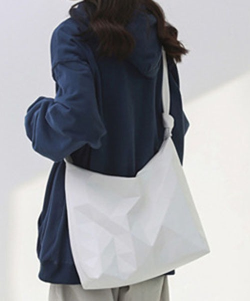 SVEC（シュベック）の「ポリゴン ショルダーバッグ（ショルダーバッグ・レディース・ブラウン/ホワイト/ブラック・FREE）」の4枚目の写真