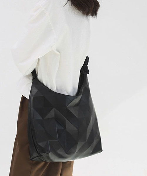 SVEC（シュベック）の「ポリゴン ショルダーバッグ（ショルダーバッグ・レディース・ブラウン/ホワイト/ブラック・FREE）」の11枚目の写真