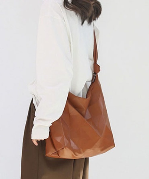 SVEC（シュベック）の「ポリゴン ショルダーバッグ（ショルダーバッグ・レディース・ブラウン/ホワイト/ブラック・FREE）」の15枚目の写真