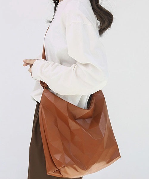 SVEC（シュベック）の「ポリゴン ショルダーバッグ（ショルダーバッグ・レディース・ブラウン/ホワイト/ブラック・FREE）」の16枚目の写真