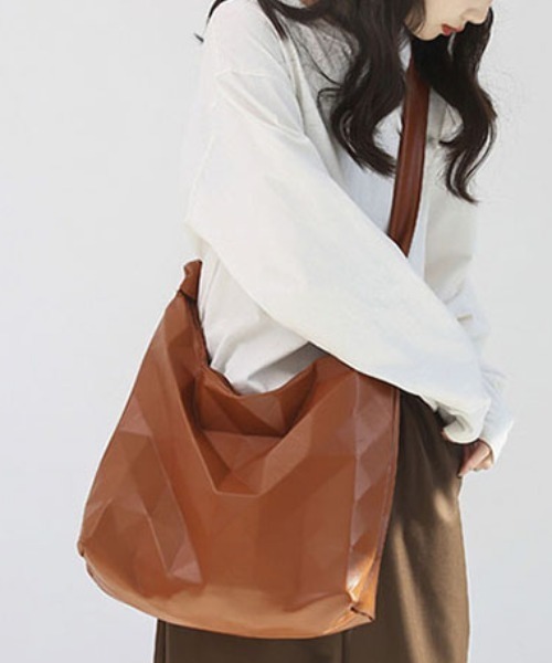 SVEC（シュベック）の「ポリゴン ショルダーバッグ（ショルダーバッグ・レディース・ブラウン/ホワイト/ブラック・FREE）」の17枚目の写真