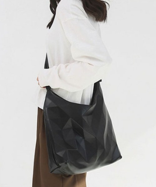 SVEC（シュベック）の「ポリゴン ショルダーバッグ（ショルダーバッグ・レディース・ブラウン/ホワイト/ブラック・FREE）」の13枚目の写真