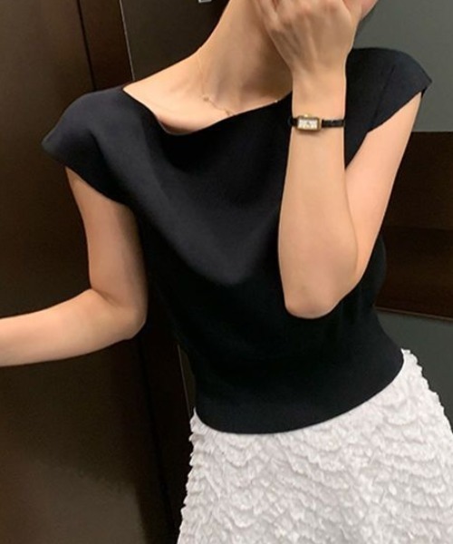 Achic(アシック)の「2way着用ショルダーオフ ノースリーブニットトップス(ニット/セーター・レディース・ブラック/ホワイト/ブルー・M)」の4枚目の写真