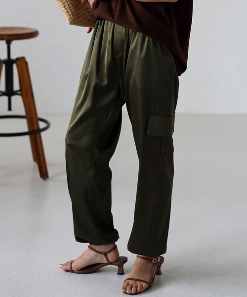 サテンカーゴパンツ