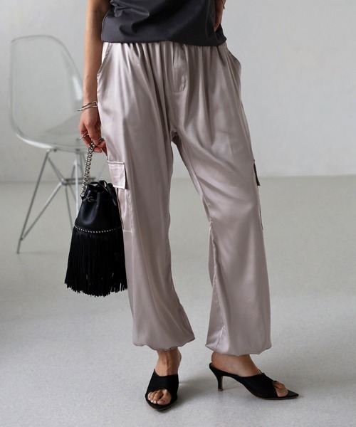 サテンカーゴパンツ