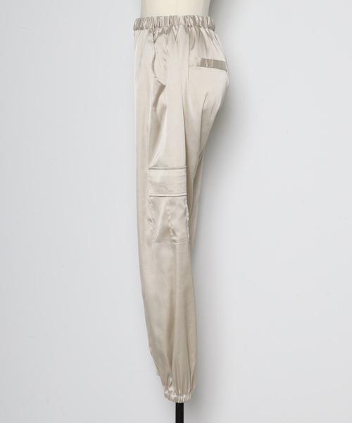 サテンカーゴパンツ