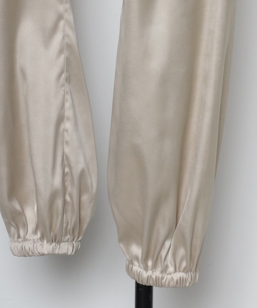 サテンカーゴパンツ