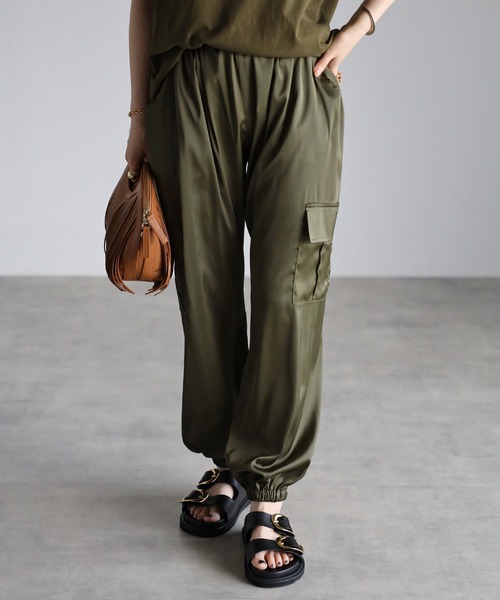 サテンカーゴパンツ