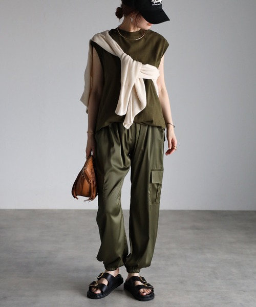 サテンカーゴパンツ