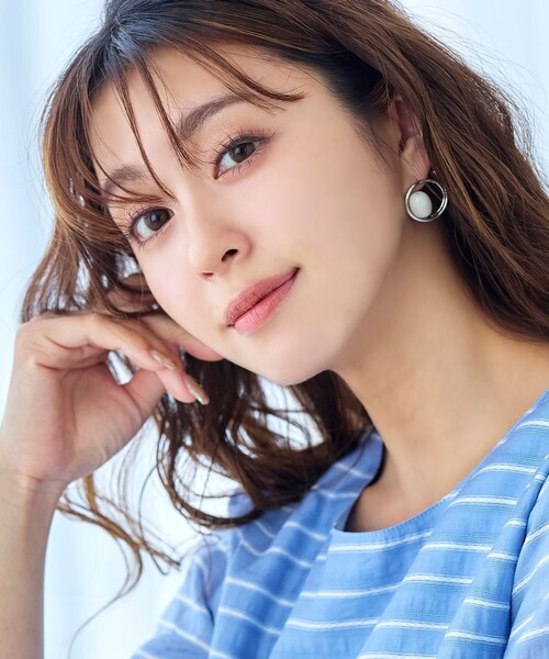 Tiaclasse(ティアクラッセ)の「カラーアクリル+フープピアス(ピアス(両耳用)・レディース・ベージュ系その他/ホワイト/ベージュ/カーキ/グレー・FREE)」の10枚目の写真