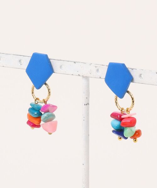 tone(トーン)の「【atelier*mio】ポリマークレイ × シェルビジュー costume jewelry ピアス(ピアス(両耳用)・レディース・ブラック/レッド/グリーン/イエロー/パープル/グリーン系その他/ブラック系その他/パープル系その他/ブルー・FREE)」の5枚目の写真