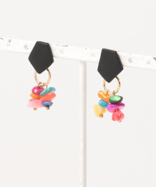 tone(トーン)の「【atelier*mio】ポリマークレイ × シェルビジュー costume jewelry ピアス(ピアス(両耳用)・レディース・ブラック/レッド/グリーン/イエロー/パープル/グリーン系その他/ブラック系その他/パープル系その他/ブルー・FREE)」の2枚目の写真