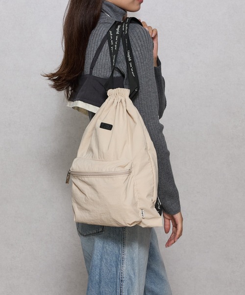 Ungrid(アングリッド)の「【Ungrid/アングリッド】撥水軽量ソフトナイロン ロゴテープナップサック スポーツジムバッグ(バックパック/リュック・レディース・ブラック/アイボリー/グレイッシュベージュ/ブルーグレー/ミント/ブラック×ホワイト/ホワイト×ブラック・FREE)」の3枚目の写真