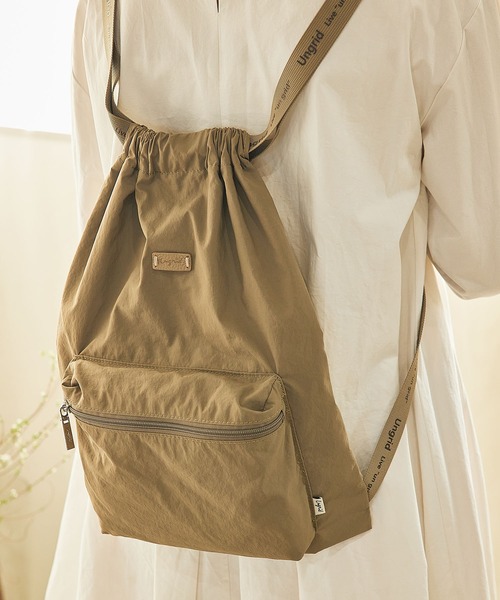 Ungrid(アングリッド)の「【Ungrid/アングリッド】撥水軽量ソフトナイロン ロゴテープナップサック スポーツジムバッグ(バックパック/リュック・レディース・ブラック/アイボリー/グレイッシュベージュ/ブルーグレー/ミント/ブラック×ホワイト/ホワイト×ブラック・FREE)」の6枚目の写真