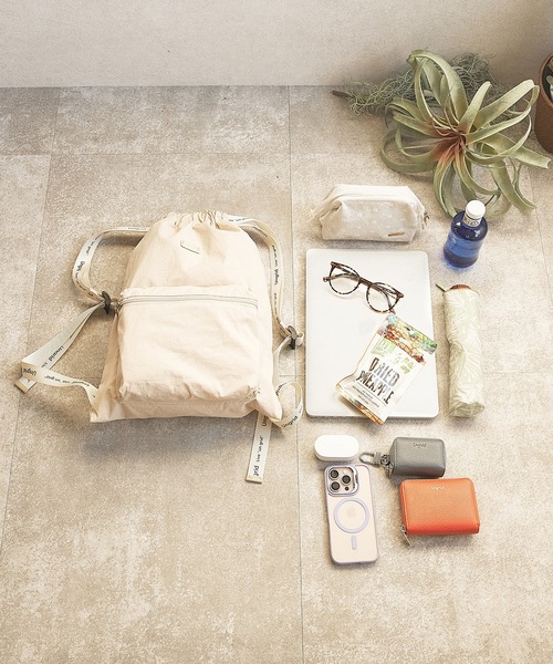 Ungrid(アングリッド)の「【Ungrid/アングリッド】撥水軽量ソフトナイロン ロゴテープナップサック スポーツジムバッグ(バックパック/リュック・レディース・ブラック/アイボリー/グレイッシュベージュ/ブルーグレー/ミント/ブラック×ホワイト/ホワイト×ブラック・FREE)」の8枚目の写真