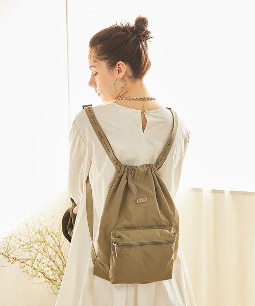 Ungrid(アングリッド)の「【Ungrid/アングリッド】撥水軽量ソフトナイロン ロゴテープナップサック スポーツジムバッグ(バックパック/リュック・レディース・ブラック/アイボリー/グレイッシュベージュ/ブルーグレー/ミント/ブラック×ホワイト/ホワイト×ブラック・FREE)」の11枚目の写真