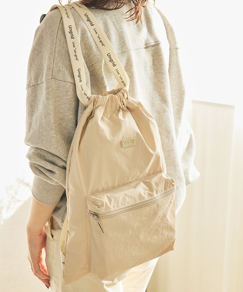 Ungrid(アングリッド)の「【Ungrid/アングリッド】撥水軽量ソフトナイロン ロゴテープナップサック スポーツジムバッグ(バックパック/リュック・レディース・ブラック/アイボリー/グレイッシュベージュ/ブルーグレー/ミント/ブラック×ホワイト/ホワイト×ブラック・FREE)」の19枚目の写真