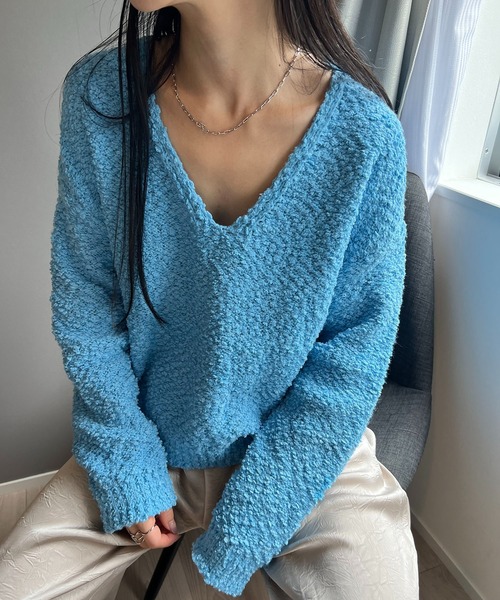 Jewelobe（ジュエローブ）の「ゆるシルエットVネックブークレーニット（ニット/セーター・レディース・ブルー/ホワイト/ブラック・FREE）」の2枚目の写真
