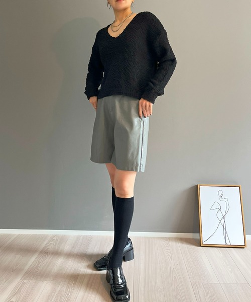 Jewelobe（ジュエローブ）の「ゆるシルエットVネックブークレーニット（ニット/セーター・レディース・ブルー/ホワイト/ブラック・FREE）」の14枚目の写真