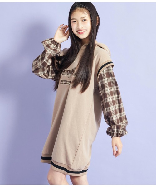 ANAP GiRL(アナップガール)の「くまチェックレイヤード裏毛ワンピネックレス付(ワンピース・キッズ・ベージュ/ブラック・XS/S)」の12枚目の写真
