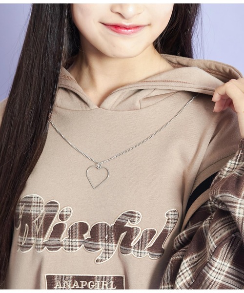 ANAP GiRL(アナップガール)の「くまチェックレイヤード裏毛ワンピネックレス付(ワンピース・キッズ・ベージュ/ブラック・XS/S)」の21枚目の写真