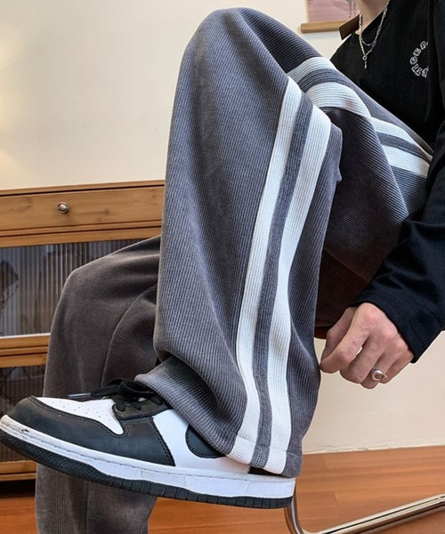 BASQUE magenta(バスクマゼンタ)の「サイドラインデザインコーデュロイトラックパンツ(その他パンツ・メンズ・ブラウン/スミクロ/ブラック/ホワイト・M/L)」の16枚目の写真