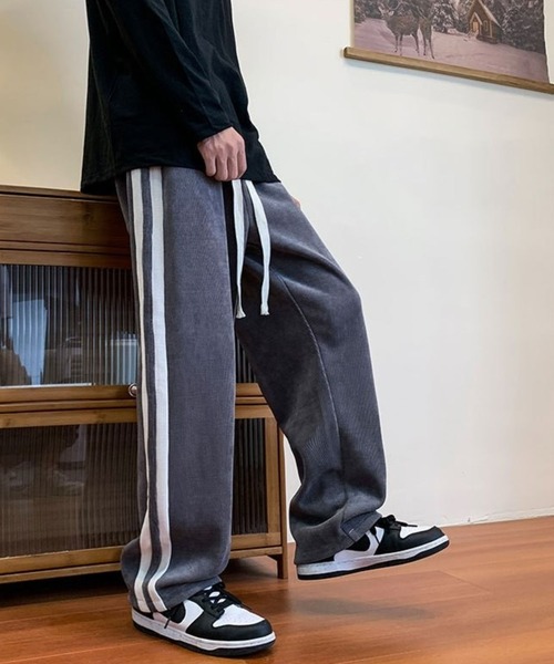 BASQUE magenta(バスクマゼンタ)の「サイドラインデザインコーデュロイトラックパンツ(その他パンツ・メンズ・ブラウン/スミクロ/ブラック/ホワイト・M/L)」の15枚目の写真