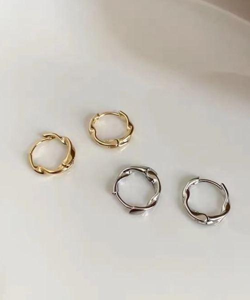 ARCHIVER(アーカイバ)の「【Bz】シングルツイストリングミニフープピアス/ペア(RZ)(ピアス(両耳用)・メンズ・ゴールド/シルバー・FREE)」の5枚目の写真