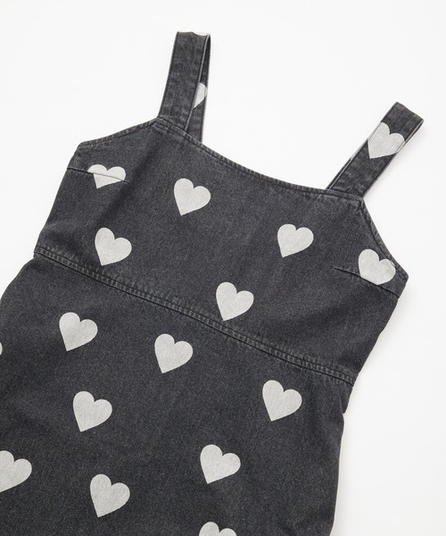 MILKFED.（ミルクフェド）の「HEART PRINTED DENIM DRESS（ワンピース・レディース・ブラック/ライトインディゴブルー・S/M）」の7枚目の写真