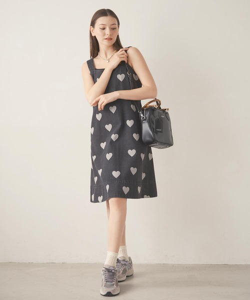 MILKFED.（ミルクフェド）の「HEART PRINTED DENIM DRESS（ワンピース・レディース・ブラック/ライトインディゴブルー・S/M）」の21枚目の写真