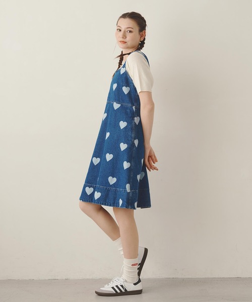 MILKFED.（ミルクフェド）の「HEART PRINTED DENIM DRESS（ワンピース・レディース・ブラック/ライトインディゴブルー・S/M）」の16枚目の写真