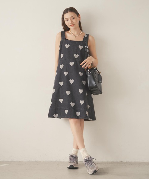 MILKFED.（ミルクフェド）の「HEART PRINTED DENIM DRESS（ワンピース・レディース・ブラック/ライトインディゴブルー・S/M）」の22枚目の写真