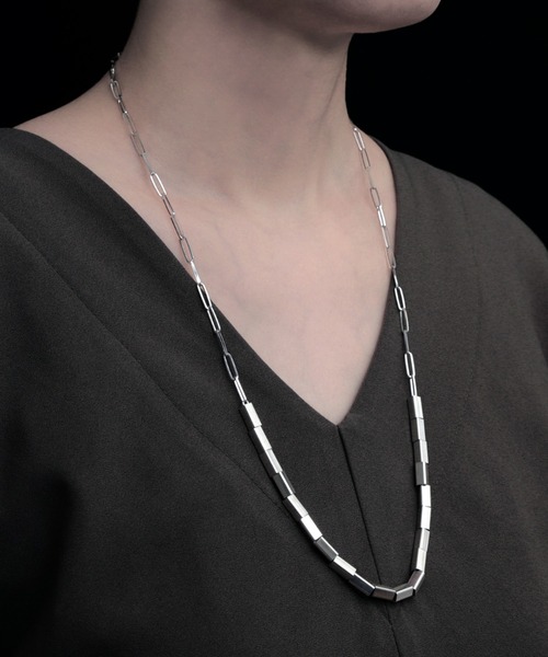 YArKA（ヤーカ）の「【YArKA/ヤーカ】square parts move necklace [LBN6] / スクエアパーツ&長あずきミックスパーツネックレス（ネックレス・レディース・シルバー・FREE）」の5枚目の写真