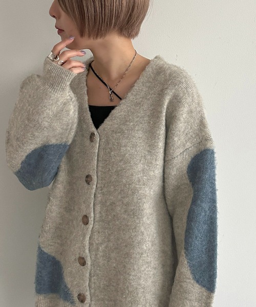 apres jour mignon（アプレジュールミニョン）の「ニュアンス柄Vネック