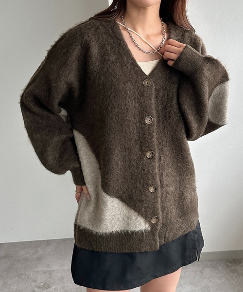 apres jour mignon（アプレジュールミニョン）の「ニュアンス柄Vネック