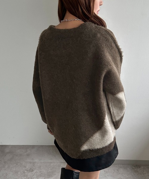 apres jour mignon（アプレジュールミニョン）の「ニュアンス柄Vネック