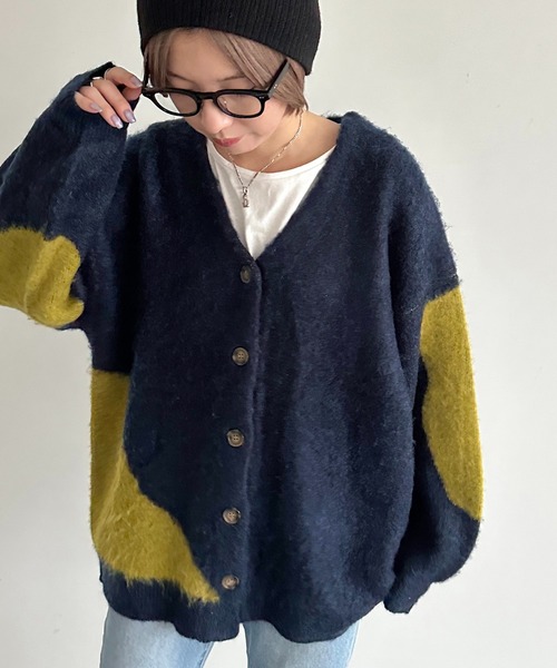 apres jour mignon（アプレジュールミニョン）の「ニュアンス柄Vネック