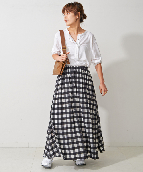 Spick & Span(スピックアンドスパン)の「LI/PE ヘンリーネックプルオーバー(Tシャツ/カットソー・レディース・ブラック/ホワイト/ベージュ・FREE)」の16枚目の写真