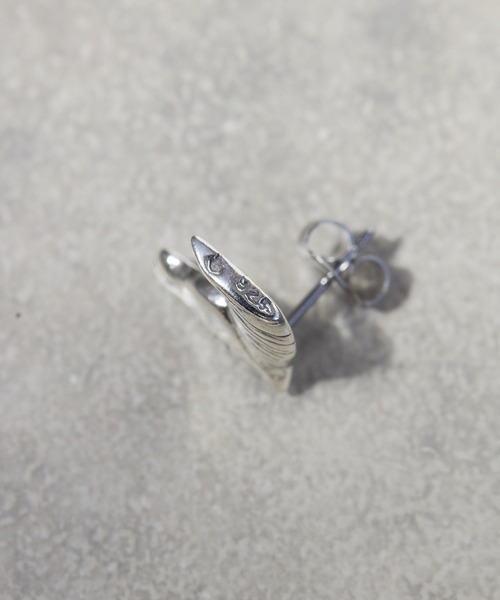 ear PAPILLONNER（イアパピヨネ）の「《スターリングシルバー使用》ハーフホースピアス（ピアス（両耳用）・レディース・シルバー系その他5・FREE）」の3枚目の写真