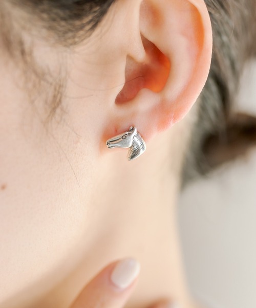 ear PAPILLONNER（イアパピヨネ）の「《スターリングシルバー使用》ハーフホースピアス（ピアス（両耳用）・レディース・シルバー系その他5・FREE）」の5枚目の写真
