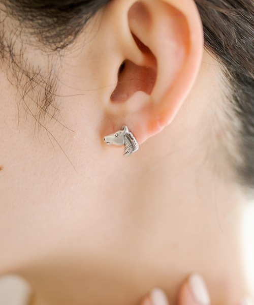 ear PAPILLONNER（イアパピヨネ）の「《スターリングシルバー使用》ハーフホースピアス（ピアス（両耳用）・レディース・シルバー系その他5・FREE）」の6枚目の写真