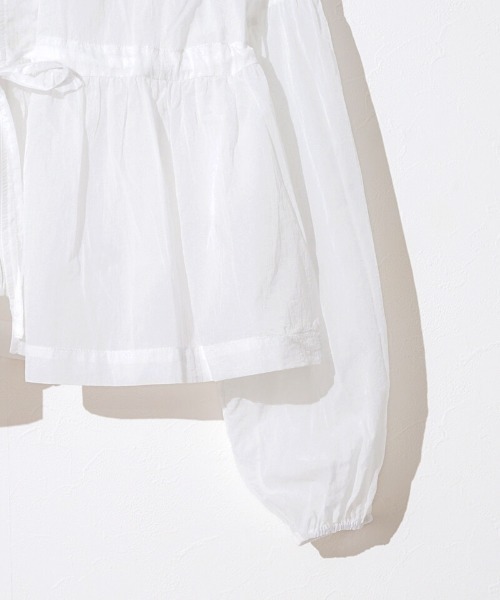 flower（フラワー）の「レディフレアフーディー（ナイロンジャケット・レディース・ホワイト/ベージュ・FREE）」の3枚目の写真