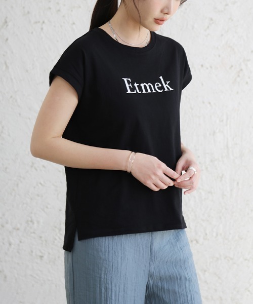 Doux Belle(ドゥーベル)の「コットン英字半袖Tシャツ(Tシャツ/カットソー・レディース・ブラック/オフホワイト・MEDIUM)」の1枚目の写真