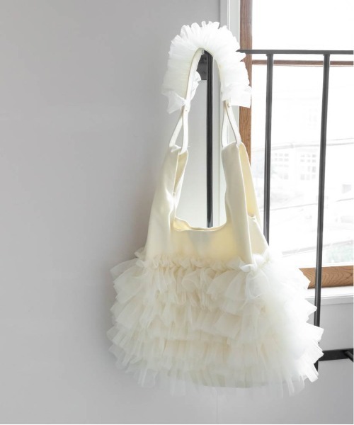 RANDA（ランダ）の「【A4対応】ティアードチュールフリル2WAYバッグ（ショルダーバッグ・レディース・グレー/ピンク/クリーム/ブルー・FREE）」の7枚目の写真