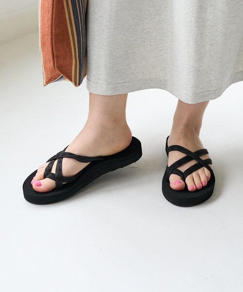 FREAK'S STORE(フリークスストア)の「Teva/テバ Olowahu/レディース オロワフ(サンダル・レディース・ブラック/ベージュ・6/8/7)」の4枚目の写真