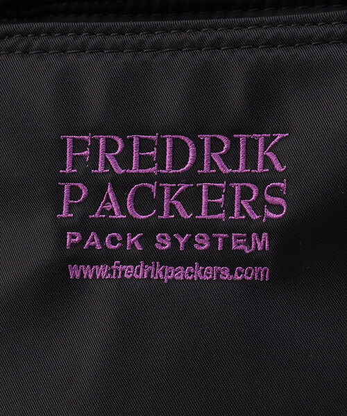 FREAK'S STORE（フリークスストア）の「FREDRIK PACKERS × FREAK'S STORE/フレドリックパッカーズ 別注 TRAVEL FAM TOTE/トラベル ファムトートバッグ（ショルダーバッグ・レディース・ブラック/シルバー・ONE SIZE）」の9枚目の写真