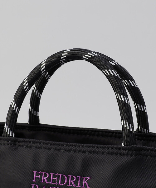 FREAK'S STORE（フリークスストア）の「FREDRIK PACKERS × FREAK'S STORE/フレドリックパッカーズ 別注 TRAVEL FAM TOTE/トラベル ファムトートバッグ（ショルダーバッグ・レディース・ブラック/シルバー・ONE SIZE）」の10枚目の写真