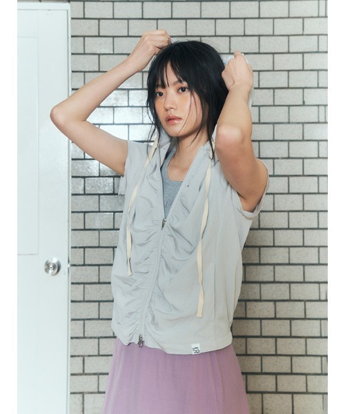 CHAROL(シャロル)の「フロントファスナーフードトップス(その他トップス・レディース・チャコール/ライトグレー/ライトグリーン・FREE)」の12枚目の写真