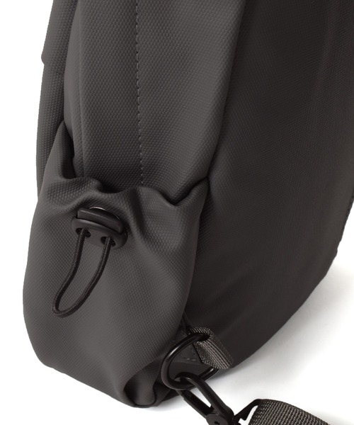 GLAZOS（グラソス）の「マルチポケットボディバッグ（バックパック/リュック・キッズ・ブラック/グレー・フリー）」の4枚目の写真